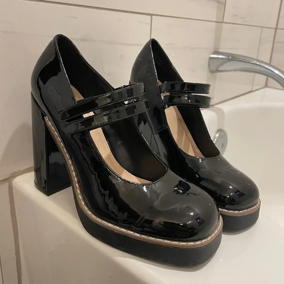 Steve Madden Twice Black Patent Leather Mary Jane platform Heels - Picture 7 of 12